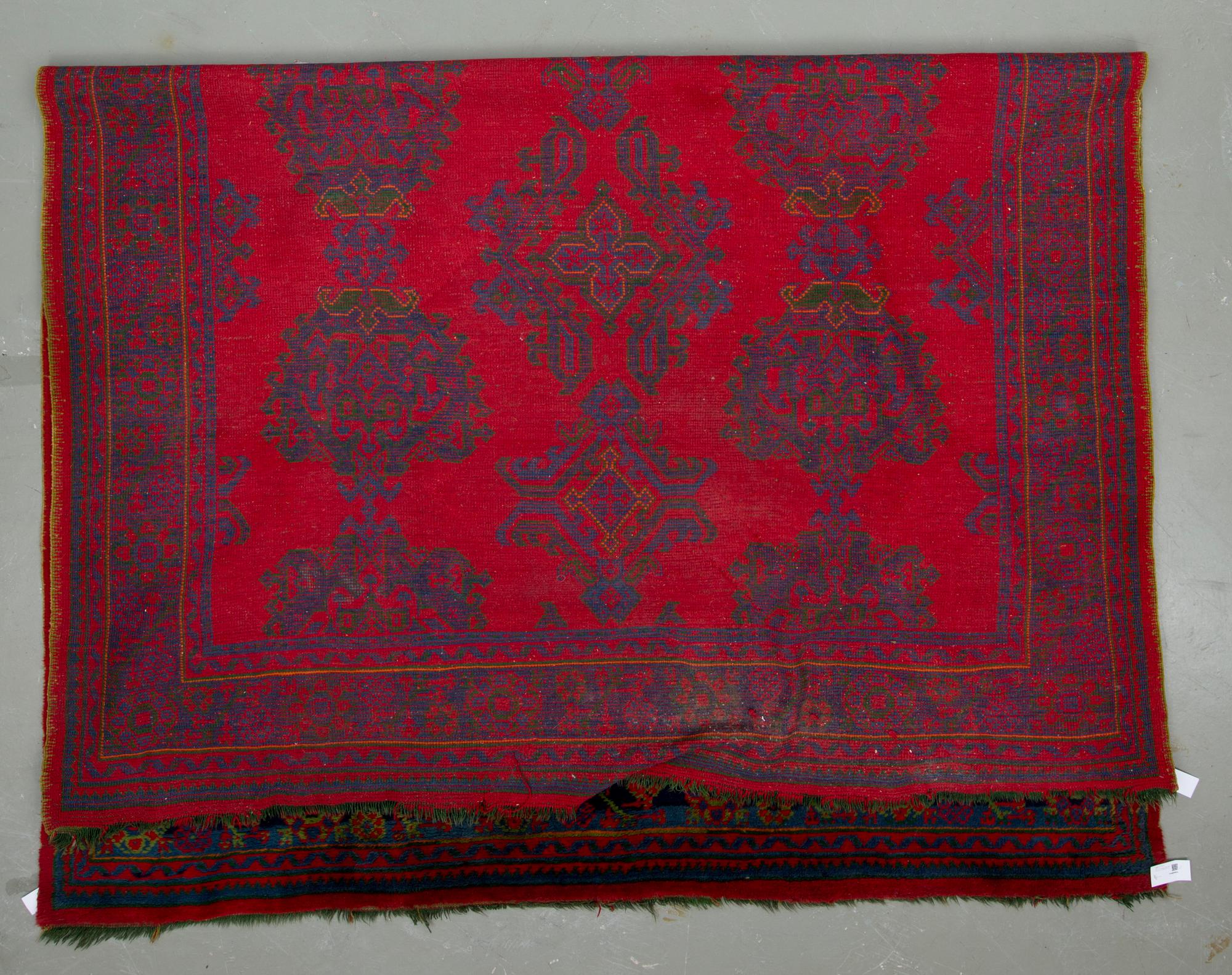 MATTA, Ushak, semiantik. Ca 356x242 cm.