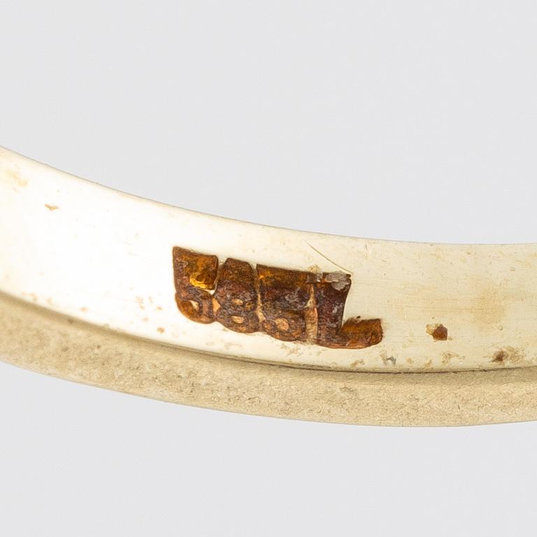 Ring, 14K gold with small eight-cut diamonds, Finland.