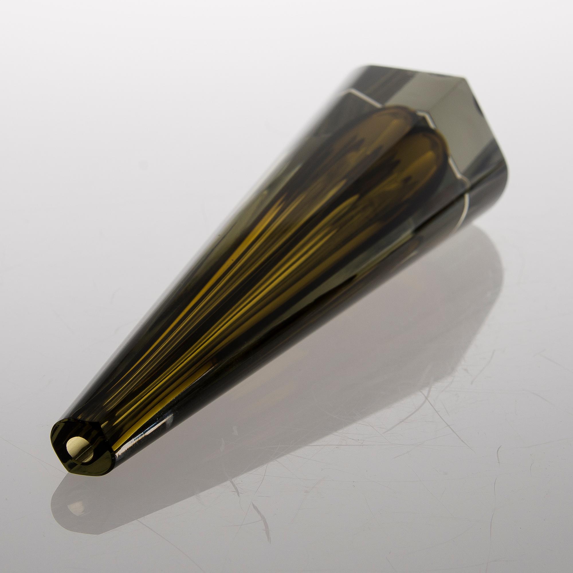 An 'Obelisk' glass sculpture signed K. Franck, Nuutajärvi Notsjö -62.