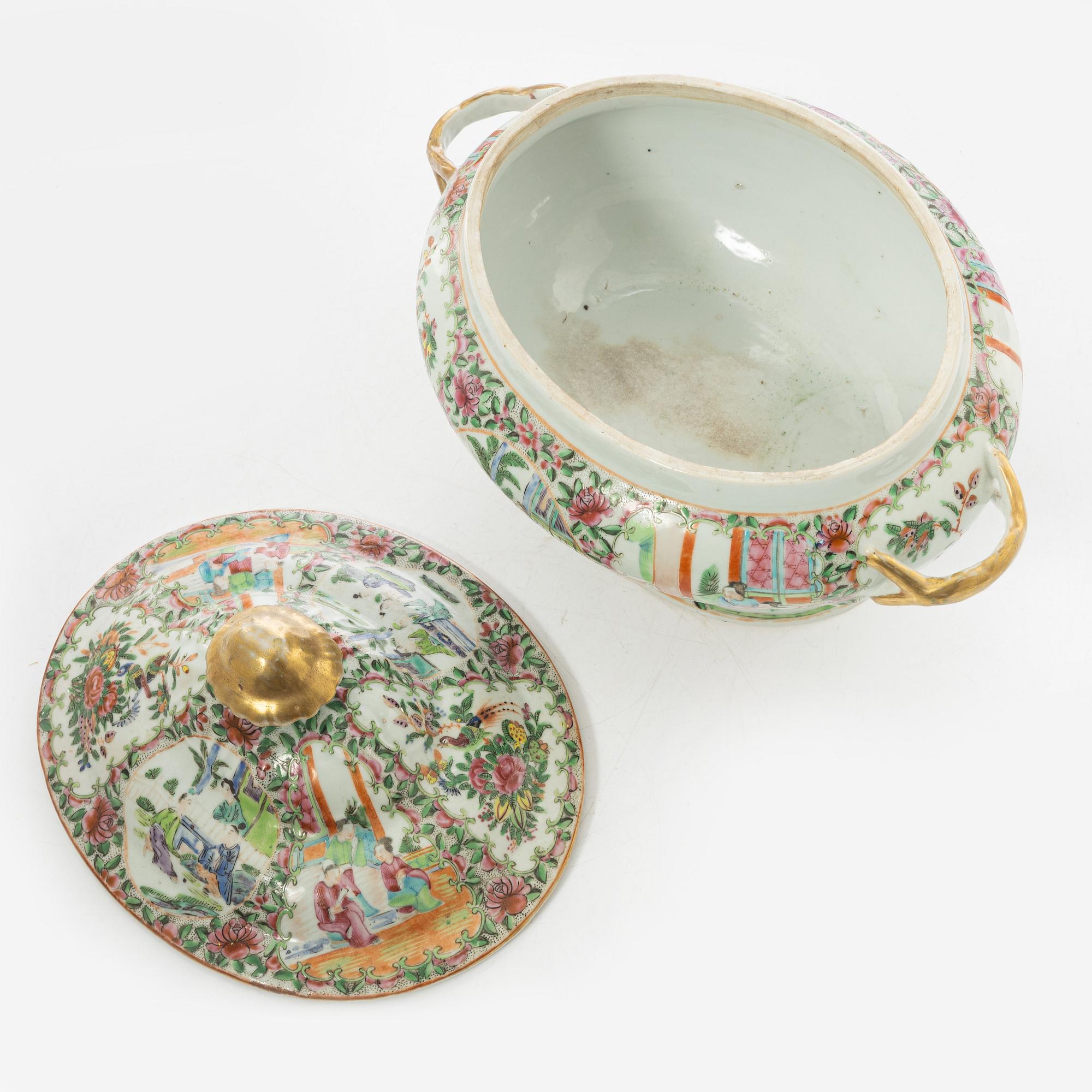 A large Chinese famille rose porcelain Canton tureen with cover, Qing dynasty, 19th century.