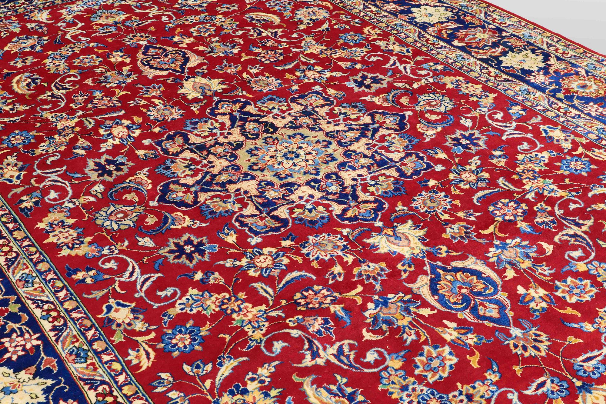 MATTA, Najafabad, ca 382 x 260 cm.