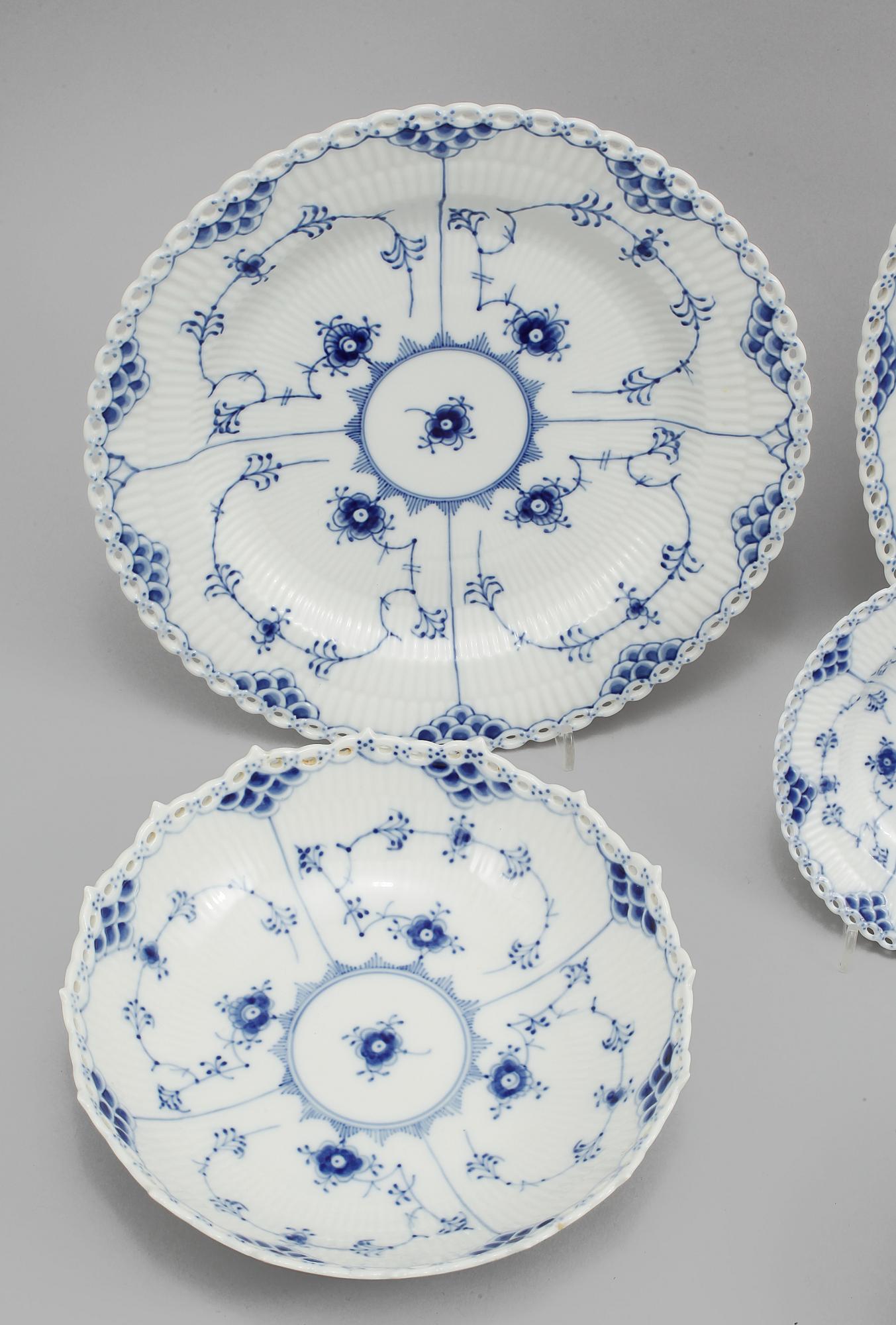 SERVISDELAR, 26 delar, porslin, "Musselmalet", Royal Copenhagen, 1900-talets andra hälft.