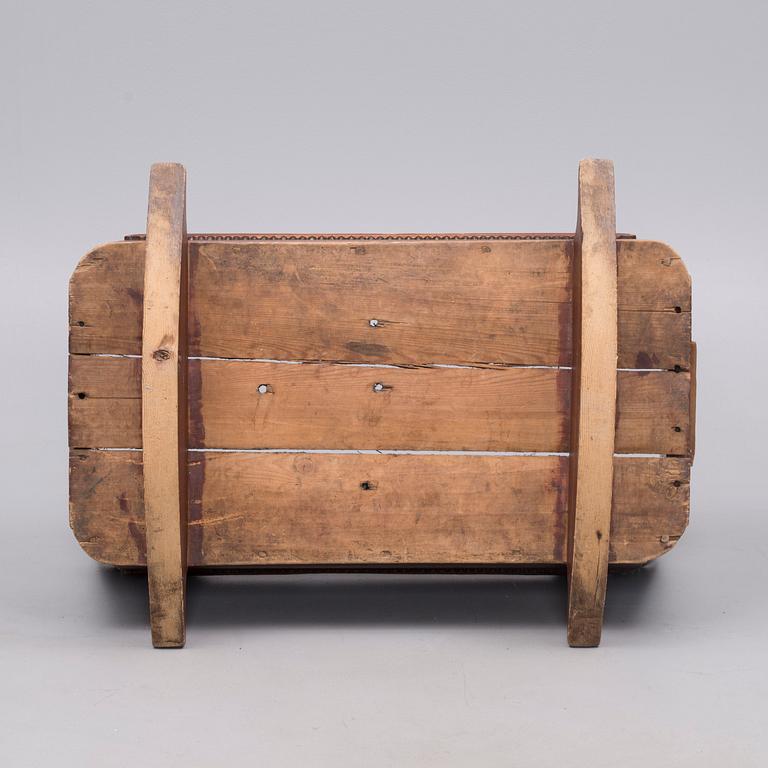 VAGGA, bär monogram och datering 1837.