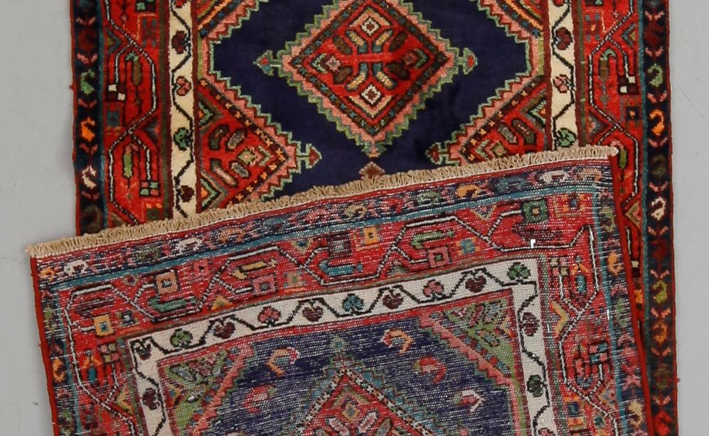 MATTA, Hamadan, ca 303 x 85 cm.