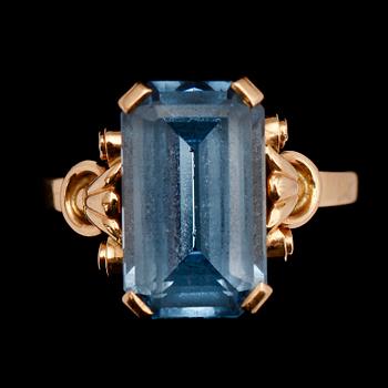 RINGAR, 3 st, 18 k guld, sv stämp, 1900-tal, med olika stenar. Vikt ca 12 g.