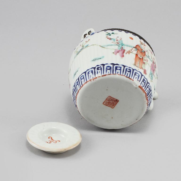 TEKANNA, porslin, Kina, 1900-tal.