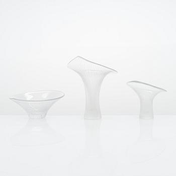 Tapio Wirkkala, 3 vaser, "Kanttarell", signerade Tapio Wirkkala, Iittala, två daterade, -55 och -56.