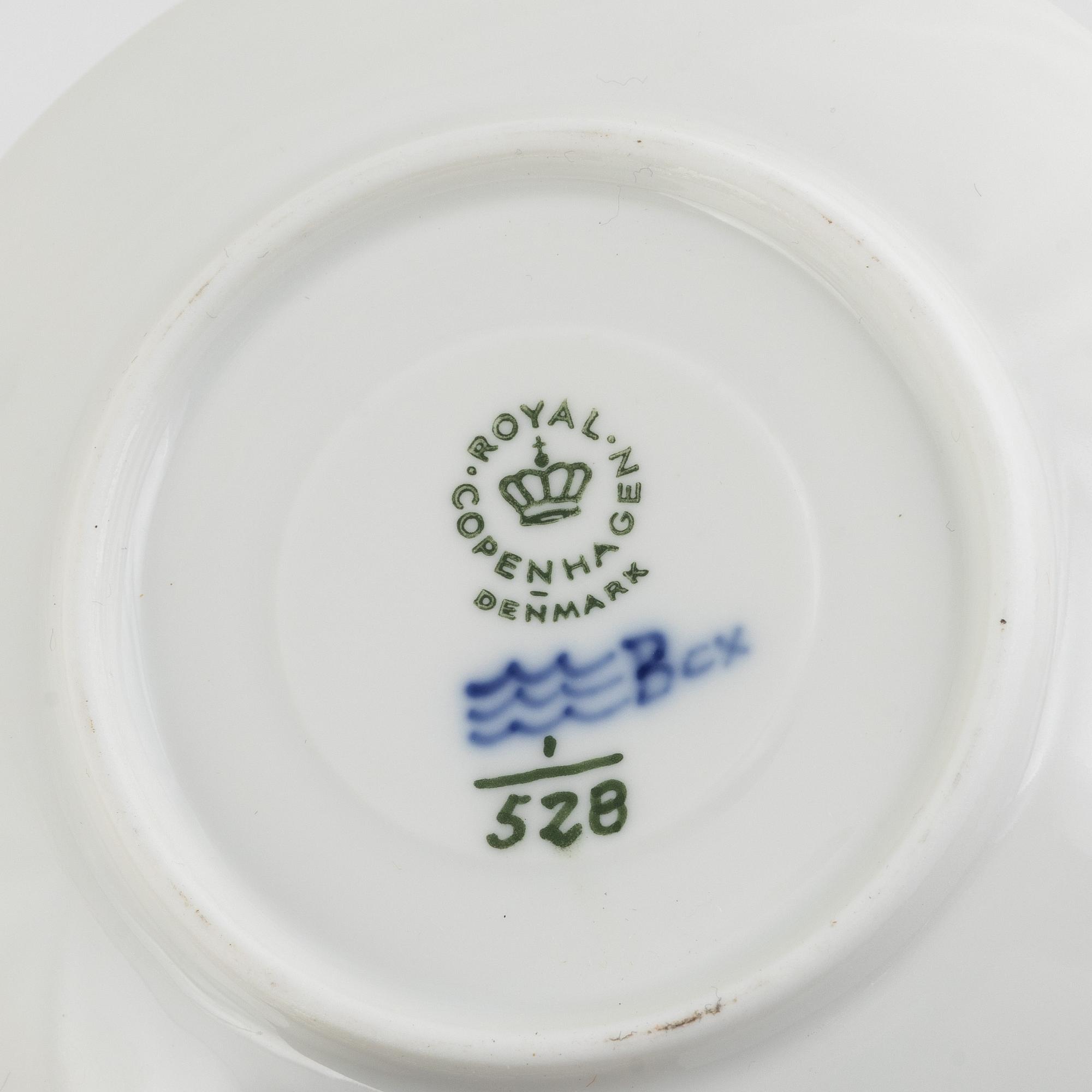 Servisdelar, 15 st, porslin, "Musselmalet", Royal Copenhagen, Danmark.