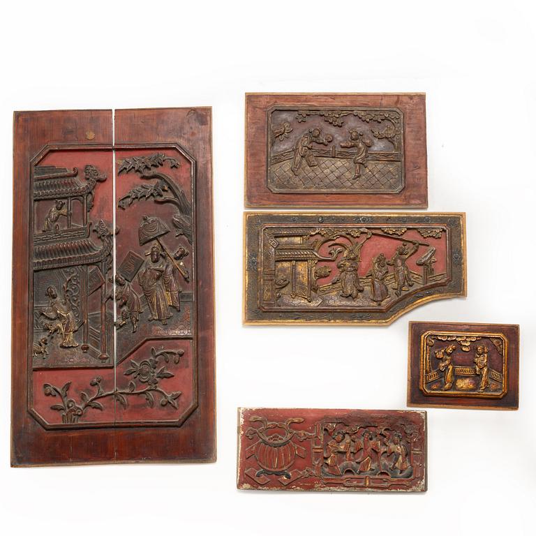 Paneler, fem stycken, trä. Sen Qingdynasti.