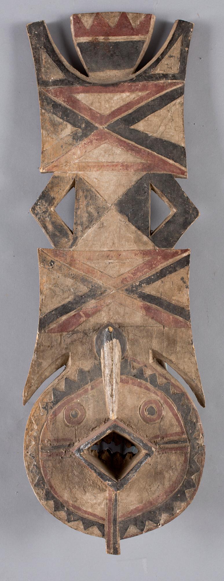 MASK, trä, Afrika. 1900-tal.