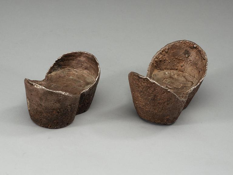 MYNT/TACKOR, två stycken, silver. Qing dynastin (1644-1912).