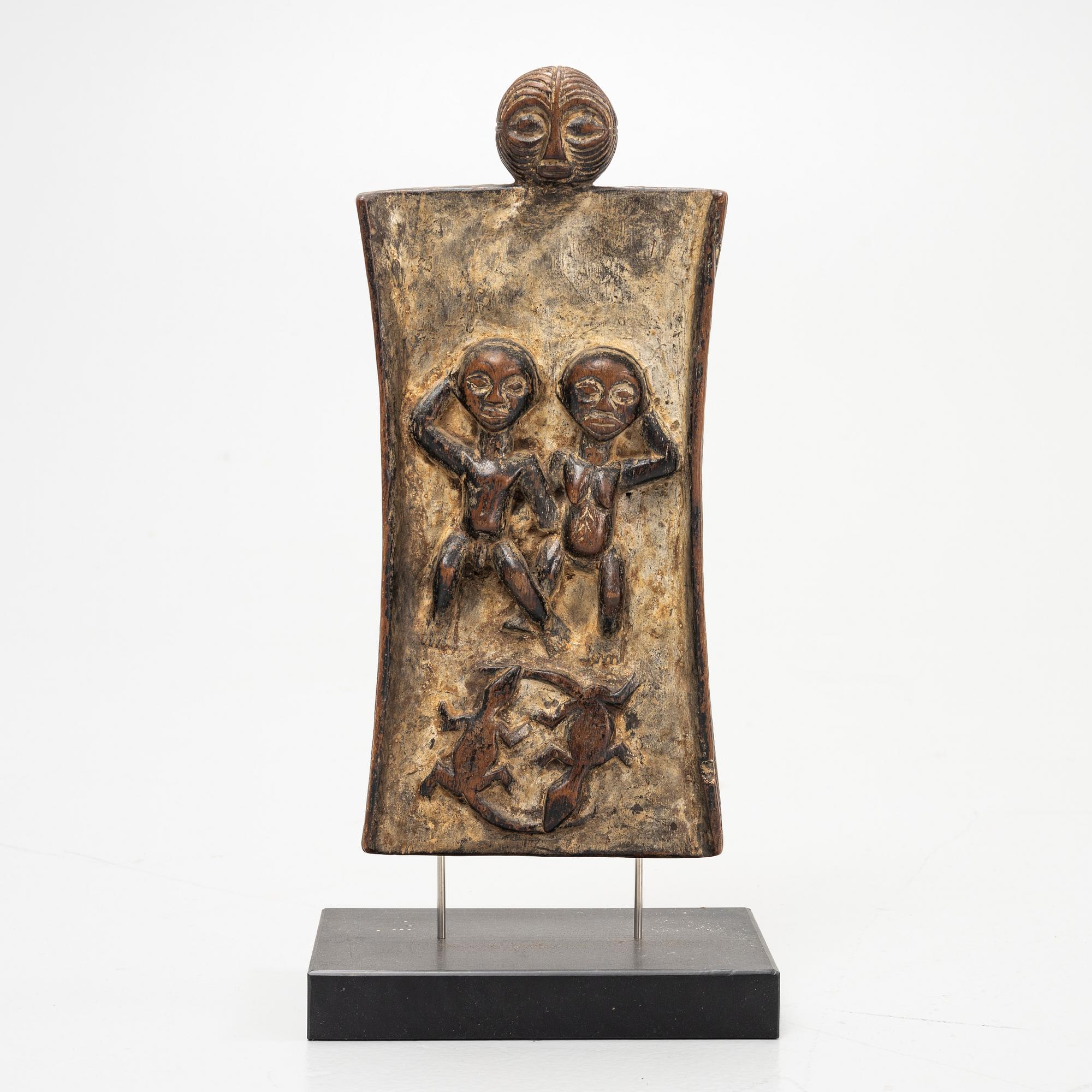 Twelve sculptures, reportedly from Makonde, Tanzania, Luba, Congo, and moore, from the second half of the 20:th century.