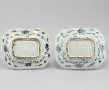 FAT, ett par, porslin, Japan, 1800-tal.