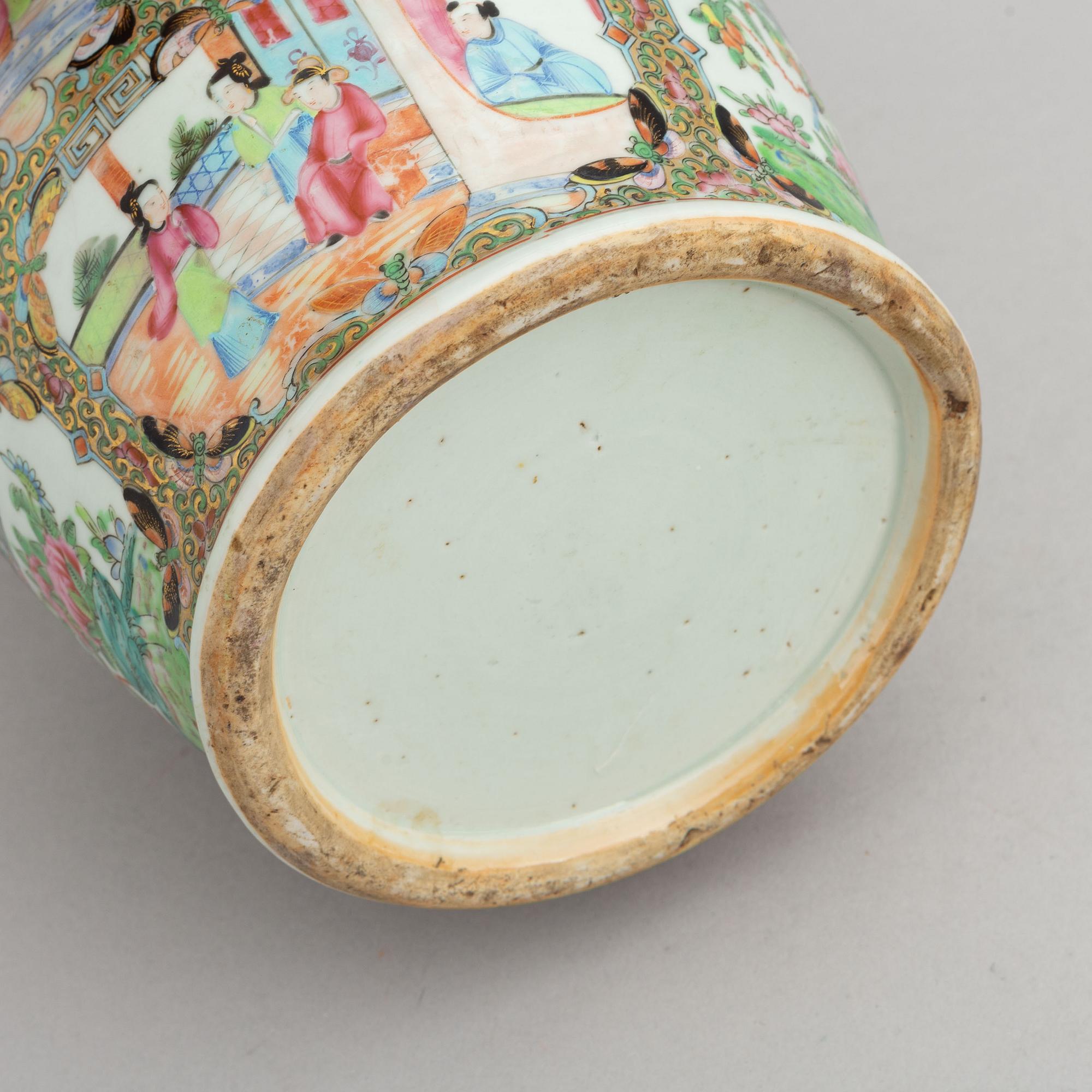 A famille rose vase, Canton, Qing dynasty, 19th Century.