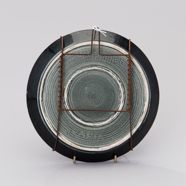 A CERAMIC DISH BY BIRGER KAIPIAINEN. Signed Kaipiainen, Arabia.