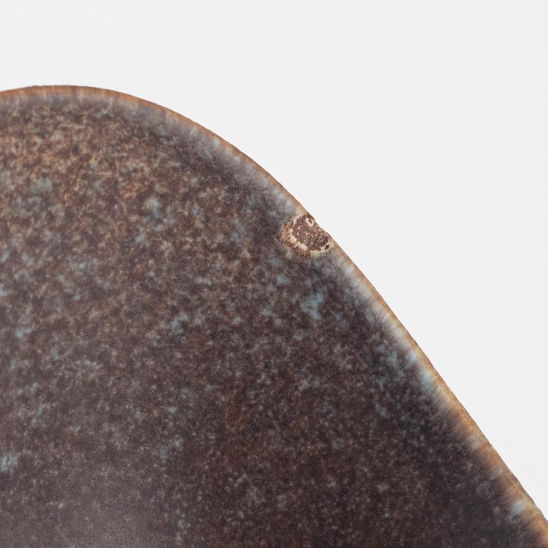 Carl-Harry Stålhane, 2 vaser, 2 skålar samt Gunanr Nylund, kanna, Rörstrand.