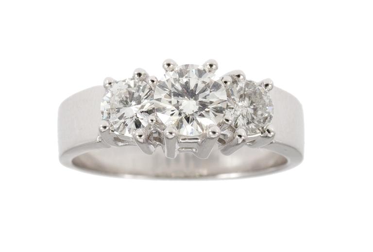 RING, three brilliant cut diamonds, 0.75-0.80 cts resp app. 0.35 /0.35 cts.
