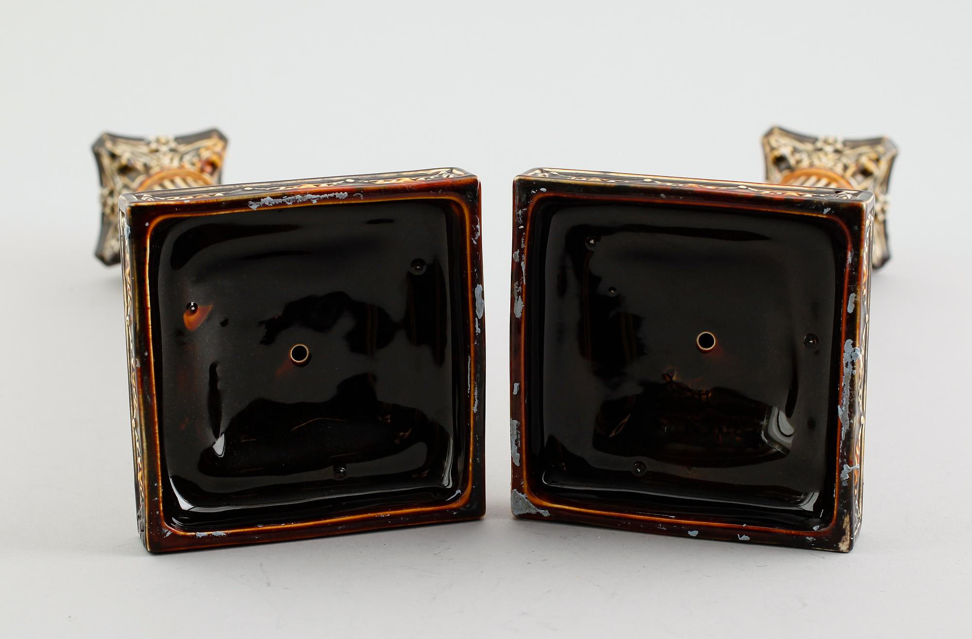 LJUSSTAKAR, 1 par, majolika, Gustafsberg år 1900.