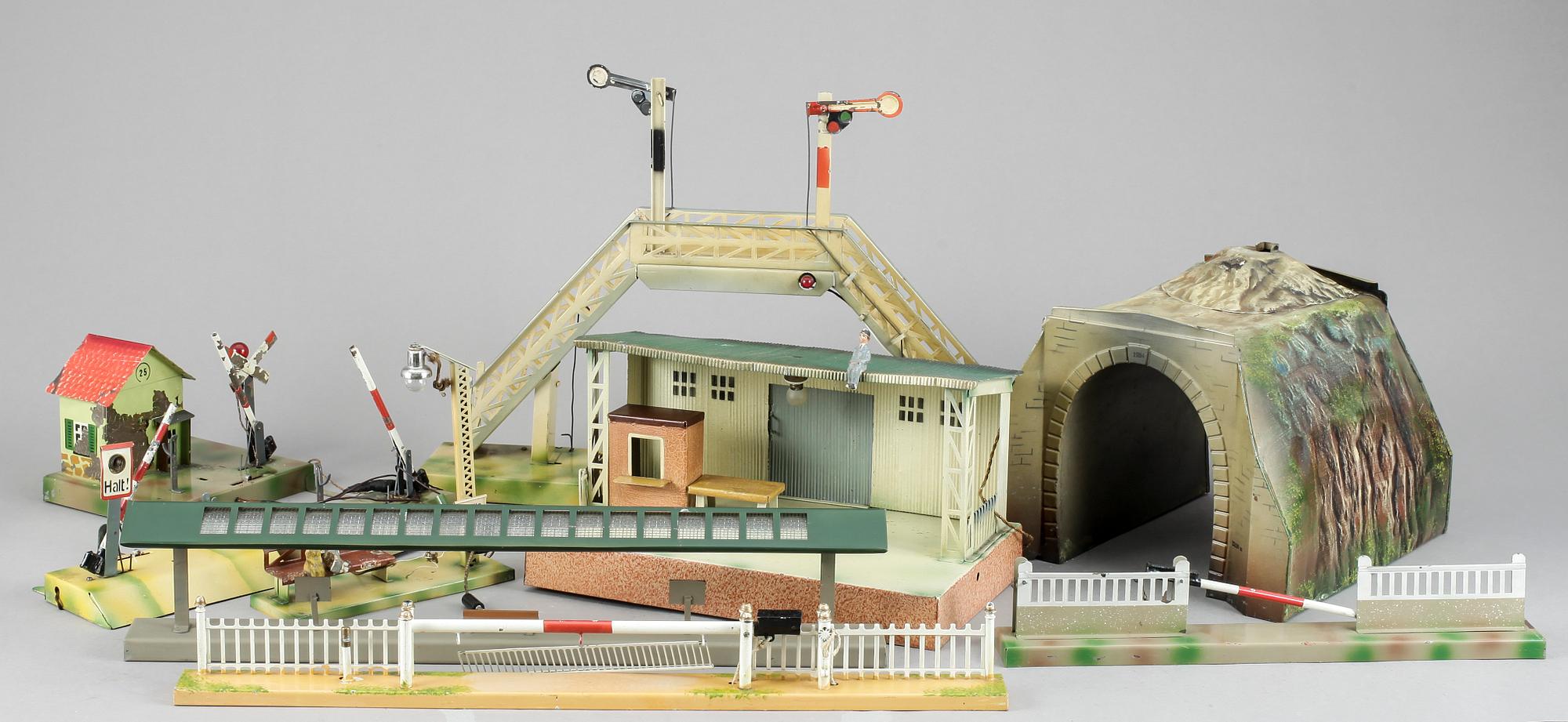 TÅGTILLBEHÖR, 9 delar, Tyskland, 1930-tal. Märklin och Kibri.