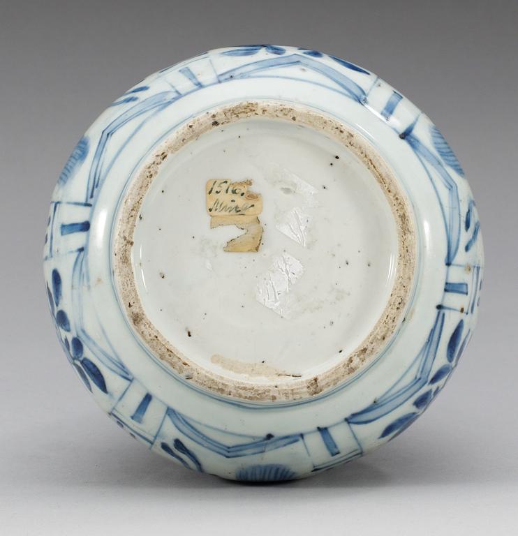 A blue and white bottle flask, Ming dynasty, Wanli (1573-1619).