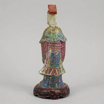 A famille rose porcelain figurine, Qing dynasty, 19th century.