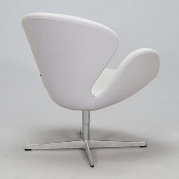 Arne Jacobsen, A 'Swan chair' by Arne Jacobsen for Fritz Hansen 2016.