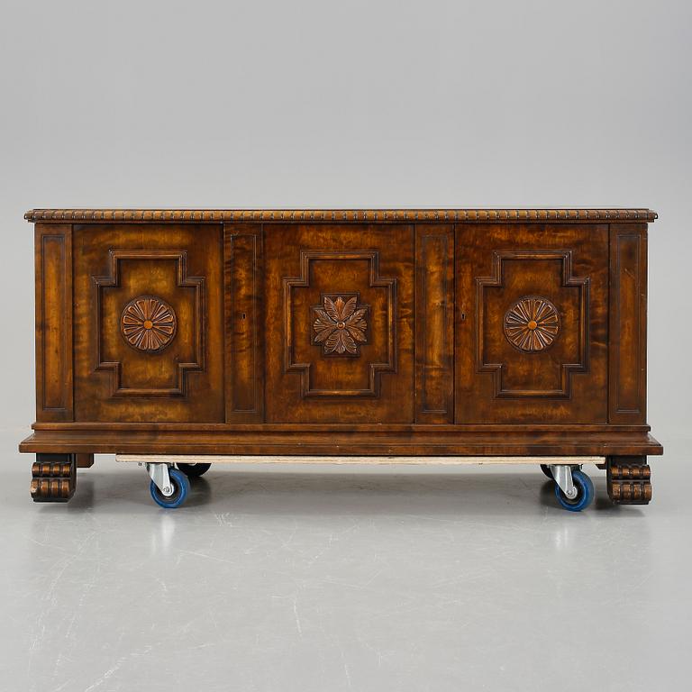 SIDEBOARD, sannolikt Axel Einar Hjorth, betsad björk, Svenska Möbelfabriken, 1920/30-tal.