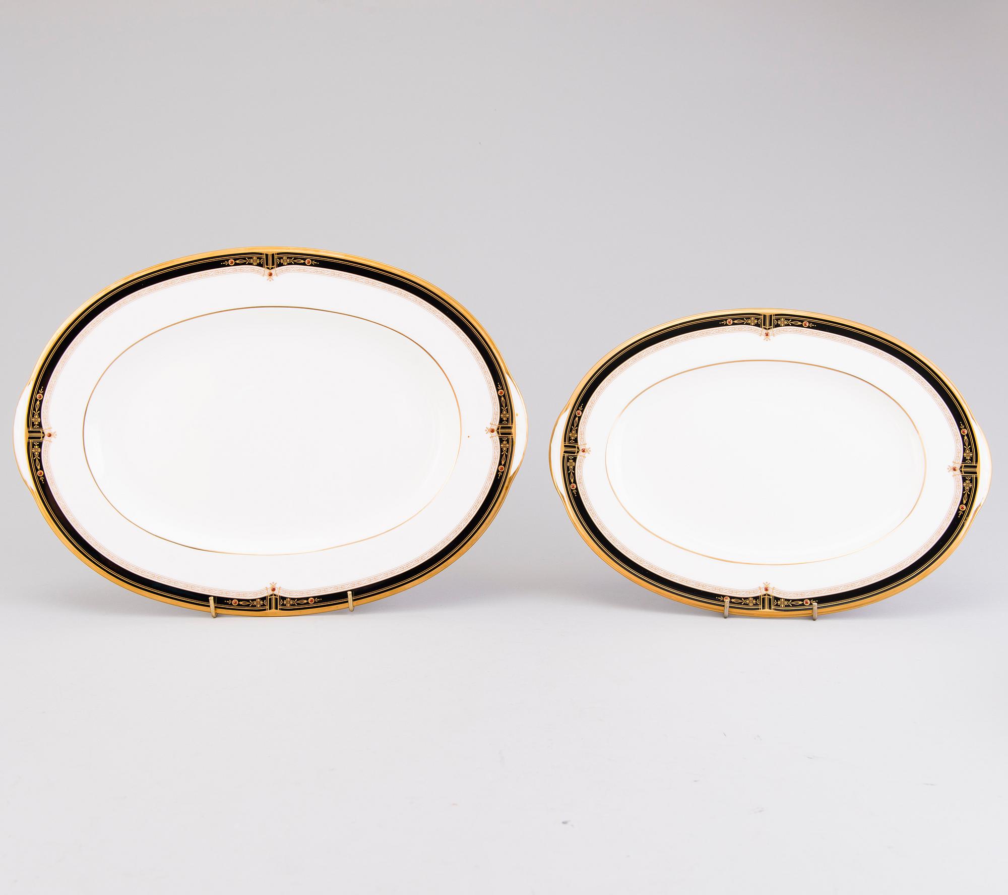 A Japanese 84-pcs Noritake porcelain coffee set and dinnerware from the end of the 20th Century.