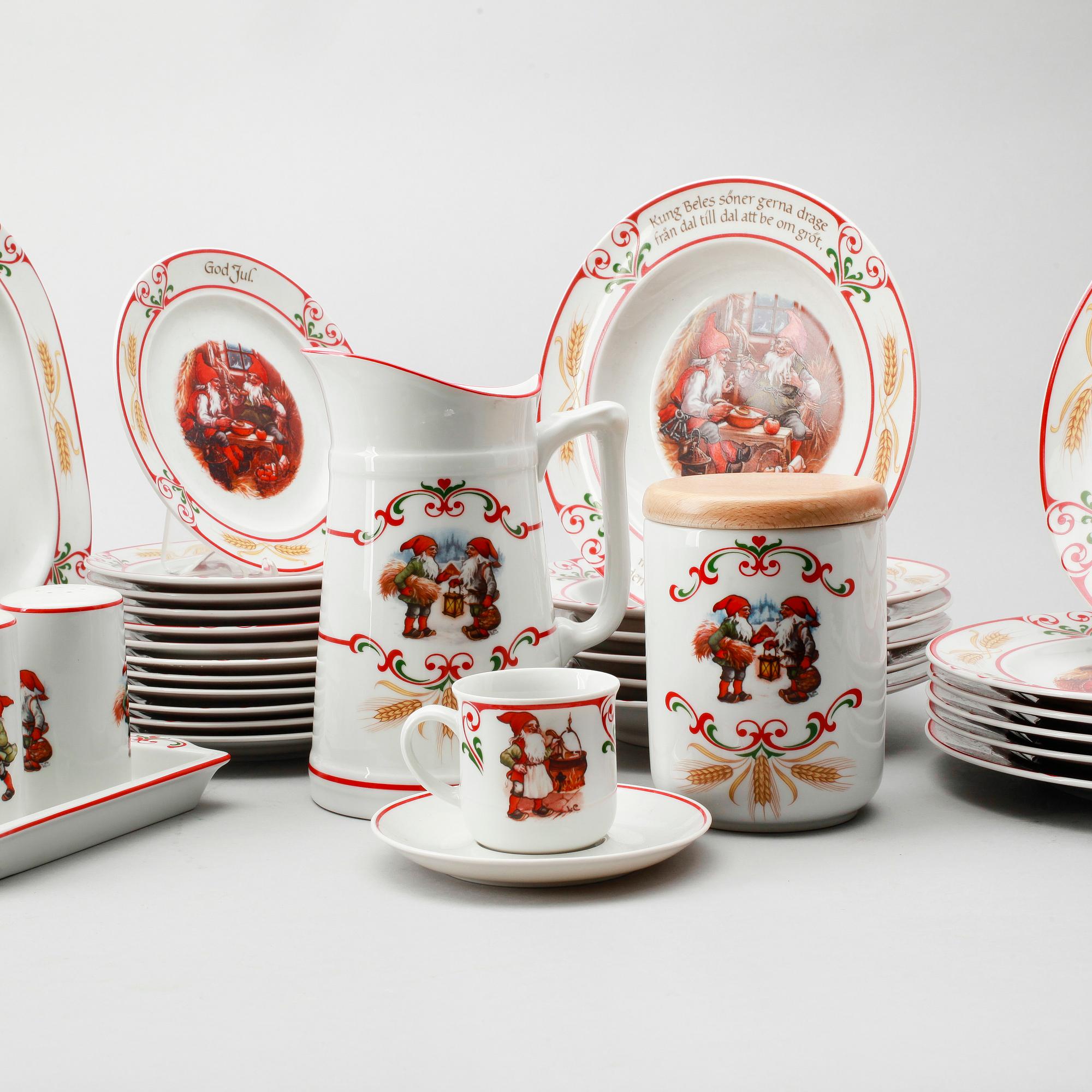 SERVISDELAR, 38 st, porslin, "Svenska Jultraditioner", Axel Eliasson, Schumann, Fyrklövern, 1900-talets andra hälft.