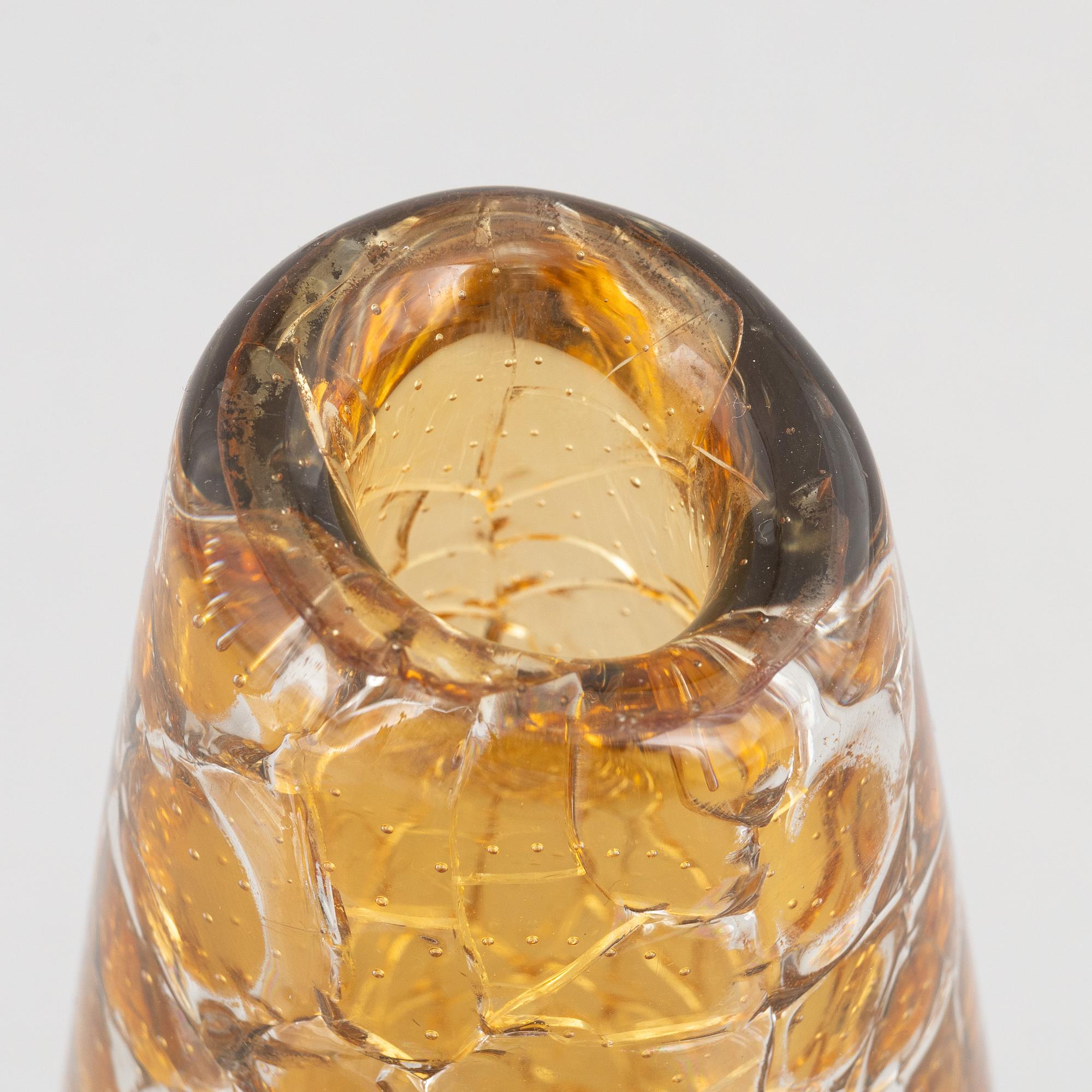 A vase, Nuutajärvi Notsjö, Finland, 1949.