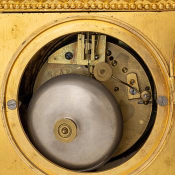 A Louis XVI-style mantel clock, Glasgow, around the year 1900.
