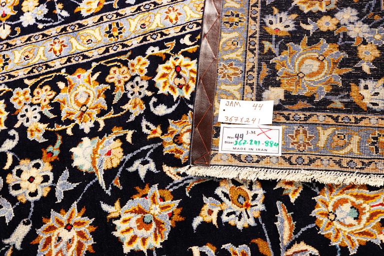 A Kashan carpet, a. 367 x 241 cm.