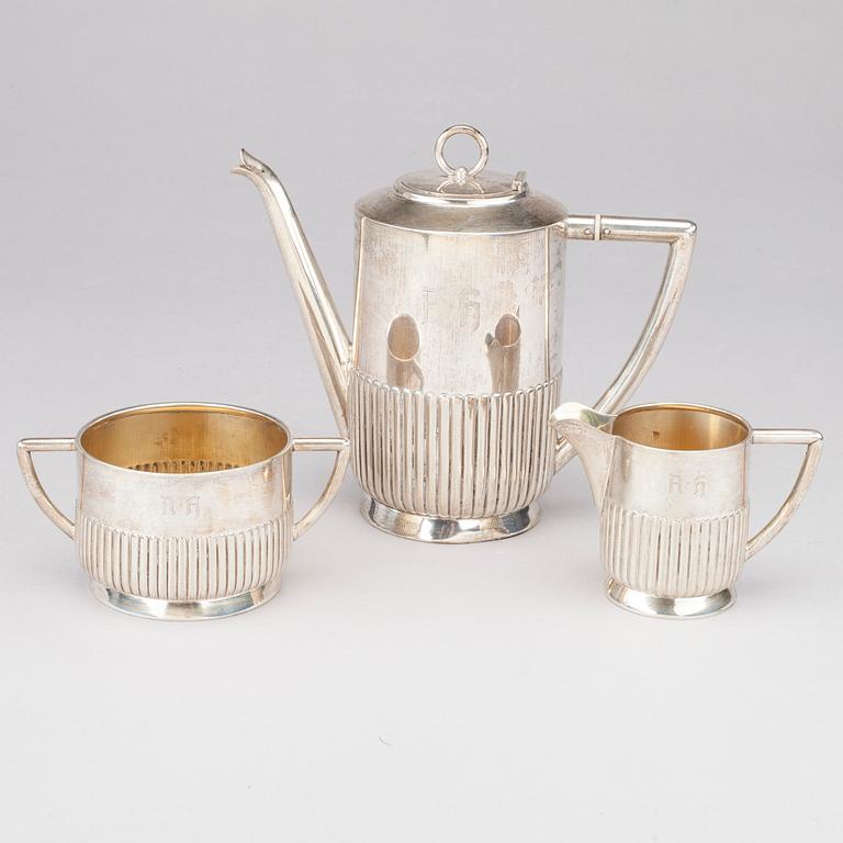 KAFFESERVIS, 3 delar, silver, C.G.Hallberg, Stockholm, 1913. Totalvikt 589 g.