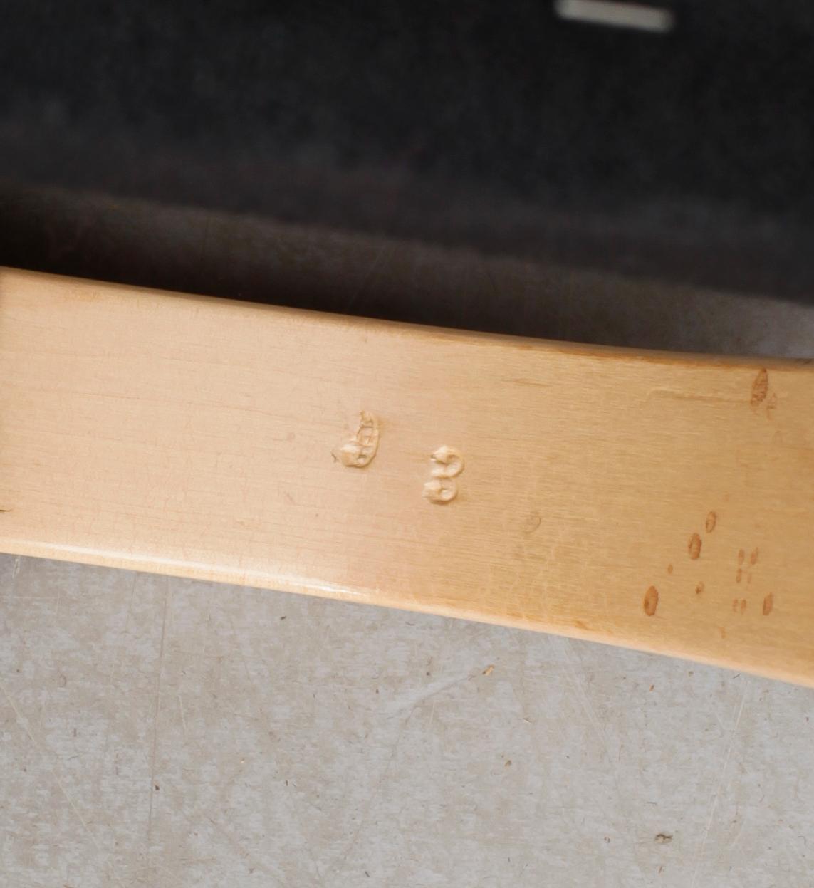 KARMSTOLAR, 1 par, modell 45, Alvar Aalto, Artek, Finland.