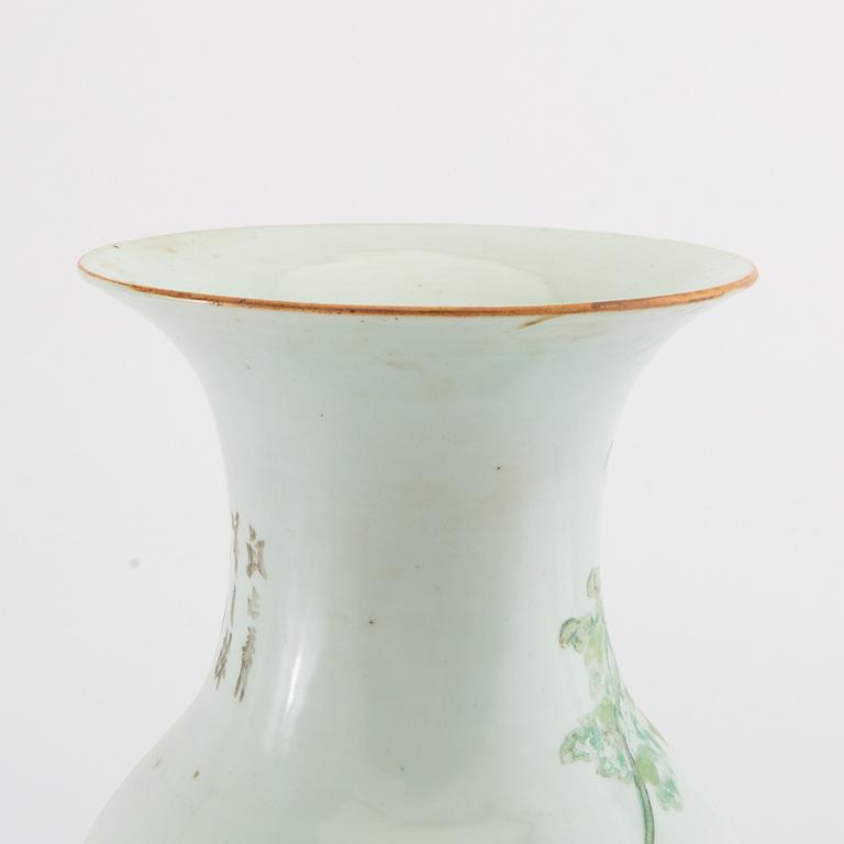 Floor vase China 20th century porcelain.