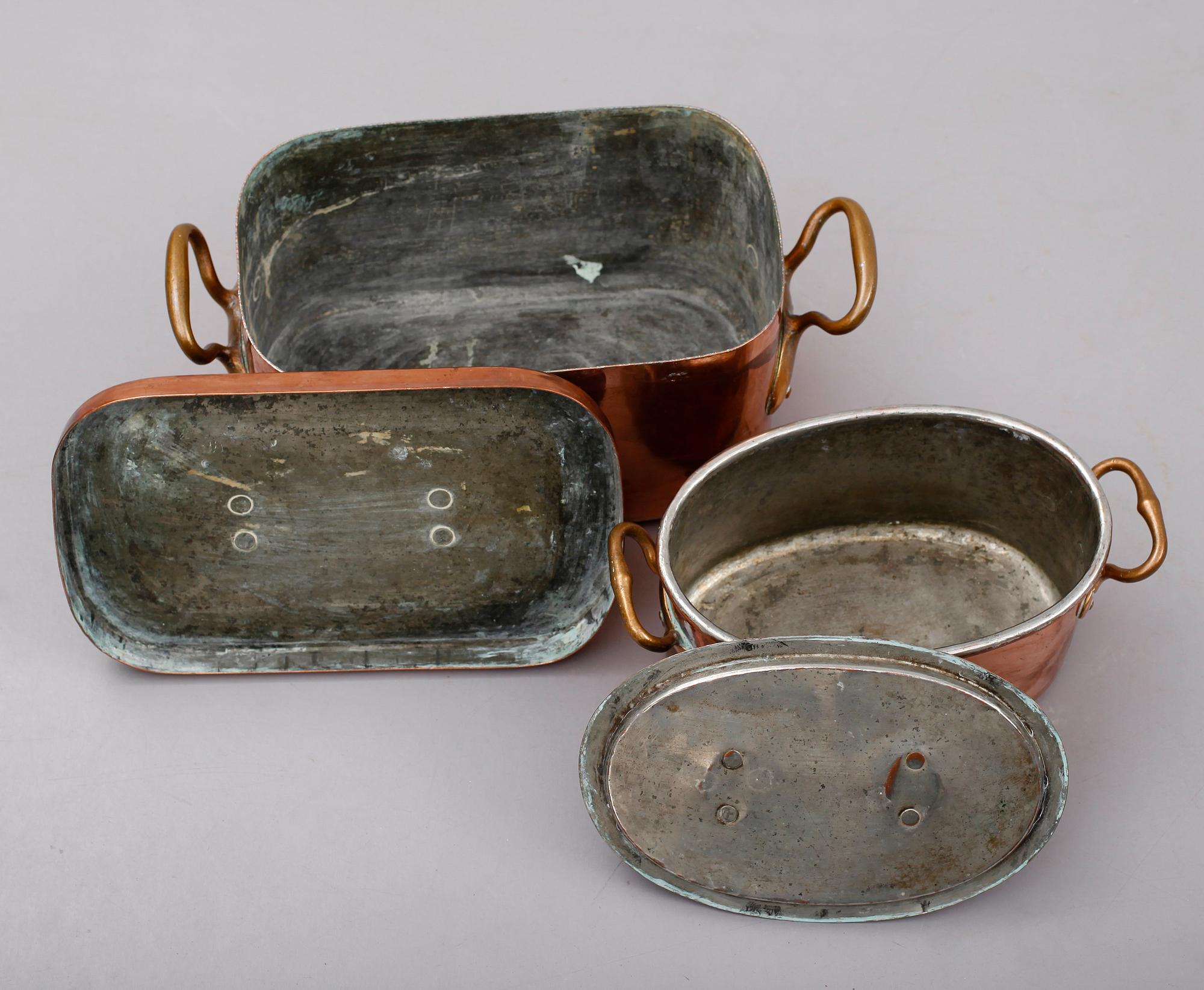 KITTLAR MED LOCK, 2 st, koppar, 1800-tal.