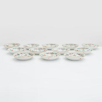 A set of 12 Chinese porcelain plates, circa 1900.