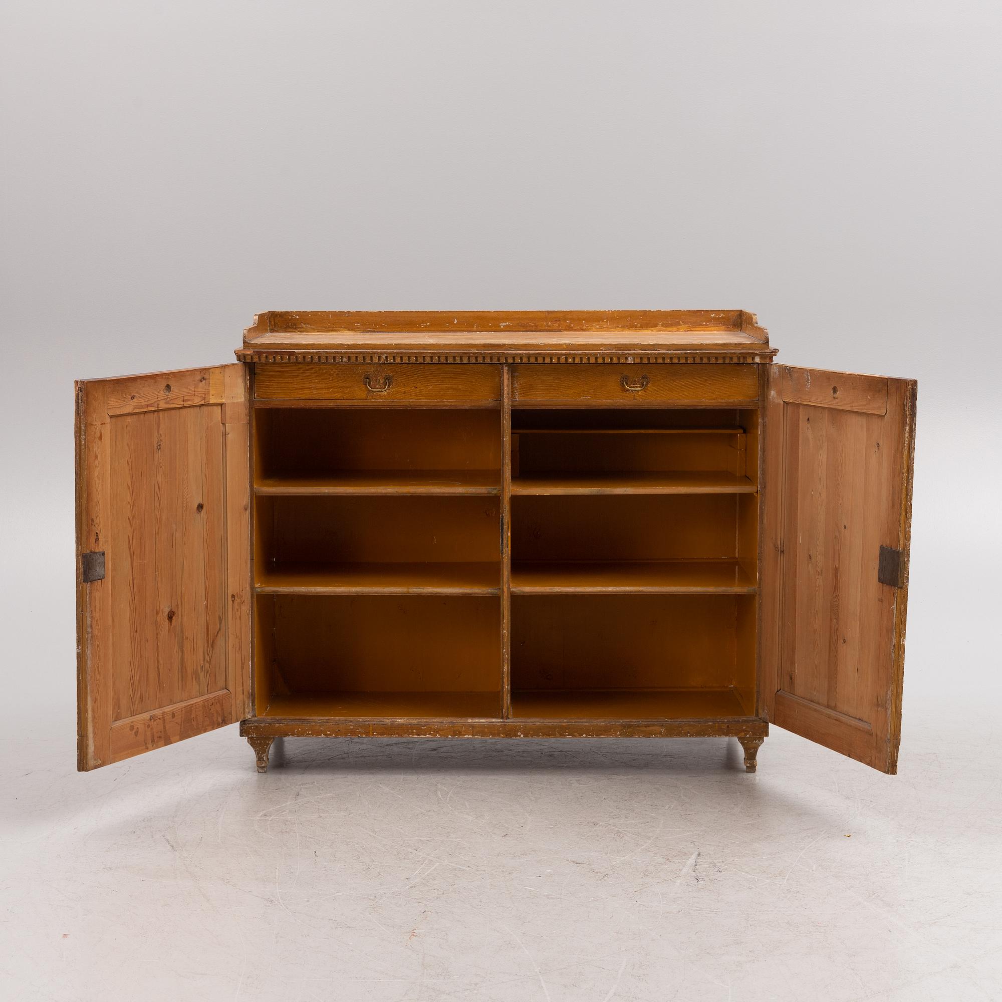 Matsalsskänk, omkring år 1800, Sengustaviansk.