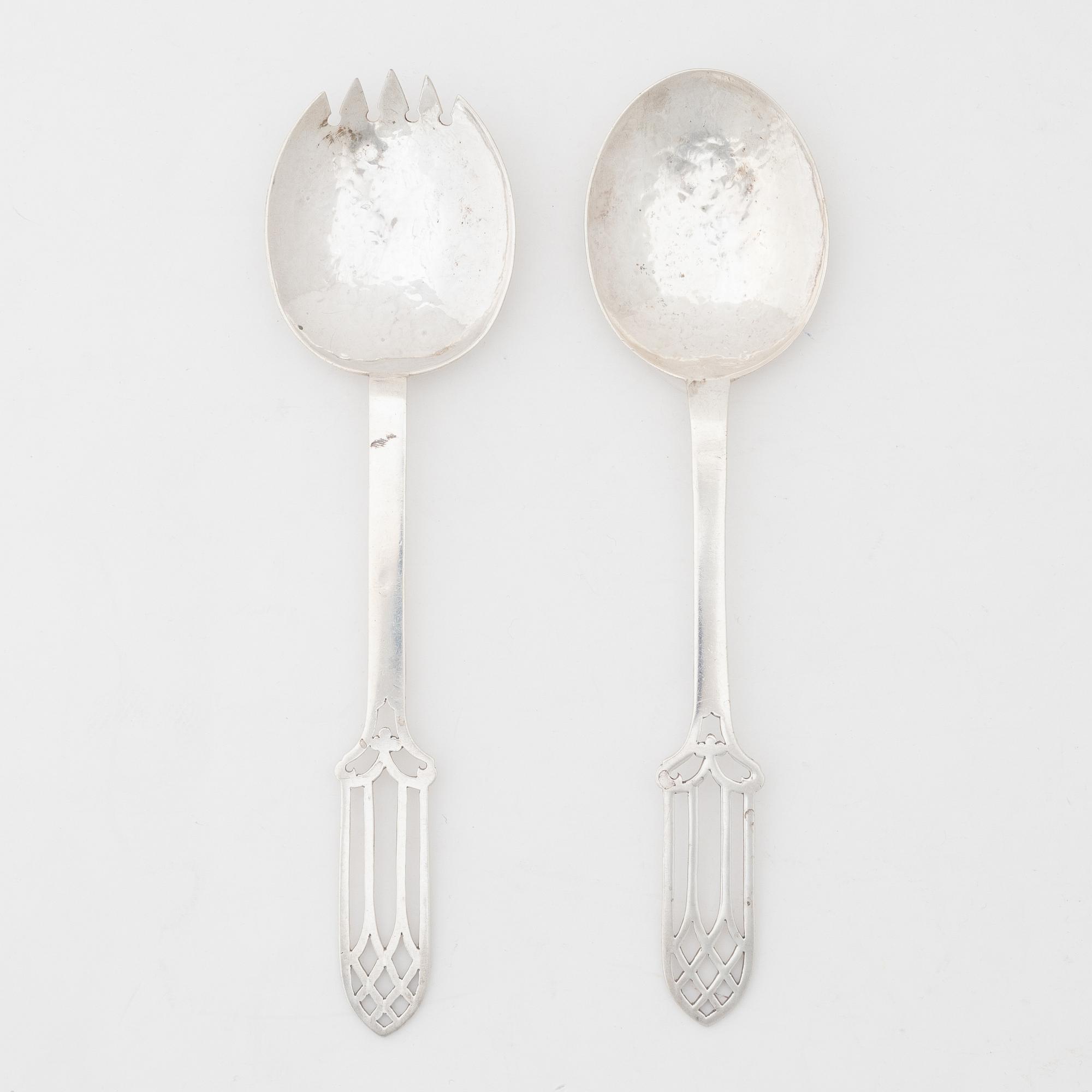 A pair of silver salad servers, London, England 1921-23.
