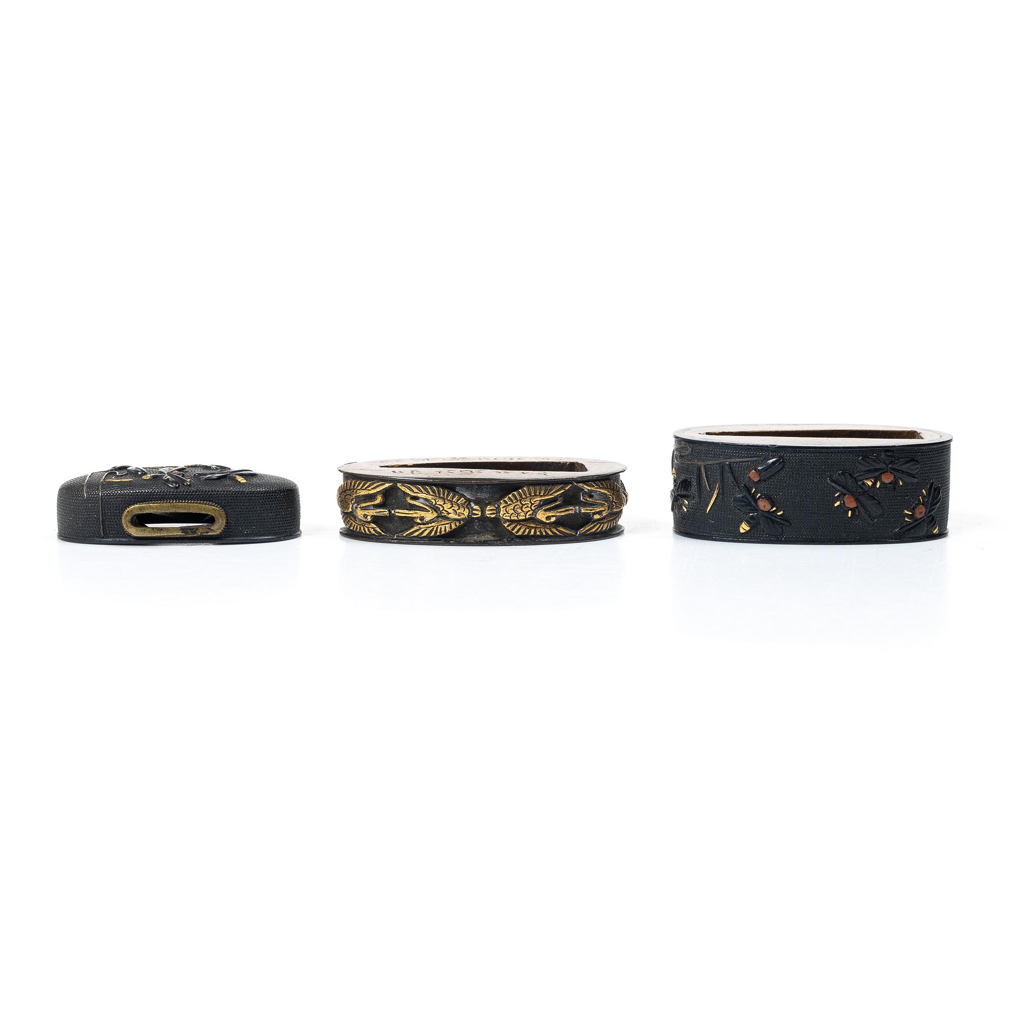 Fuchi och kashira i par, Meiji, mumei, samt en fuchi.