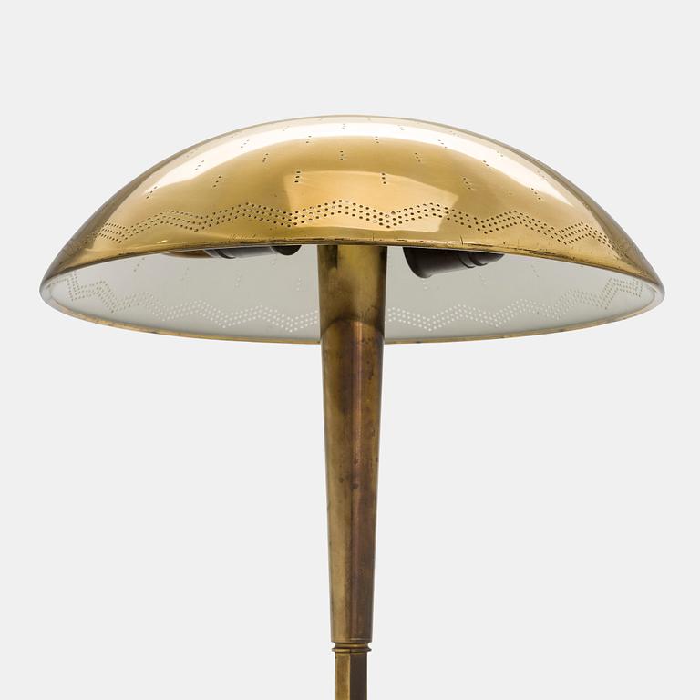 Paavo Tynell, A mid-20th century '5061' table lamp for Idman Finland.