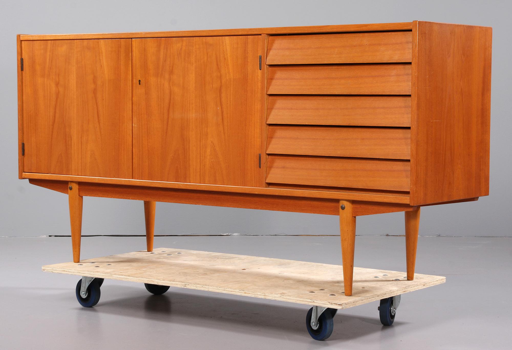SIDEBOARD, 1950-tal.