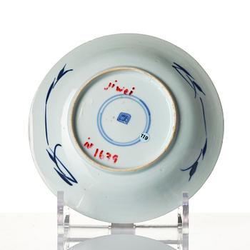 A blue and white stemcup and dish, Transition, 17th century.