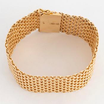 An 18K gold bracelet.