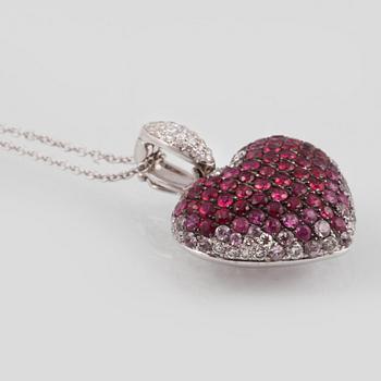 HÄNGE, 18K vitguld med fasettslipade diamanter ca 0.60 ct, rubiner ca 2.31 ct samt rosa safirer ca 0.68 ct. Vikt 7,8 g.