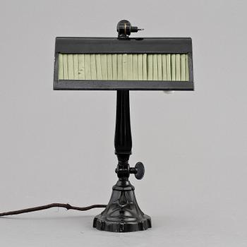 BORDSLAMPA, 1900-talets första kvartal.