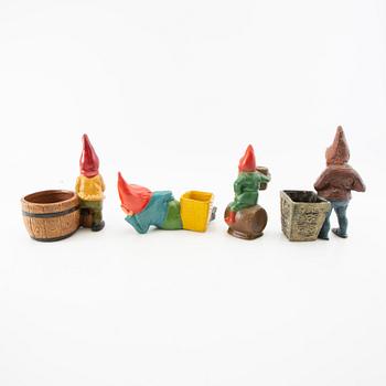 En samling tomtar 8 st mestadels Tyskland 1900-talets första hälft/mitt bemålad terrakotta.