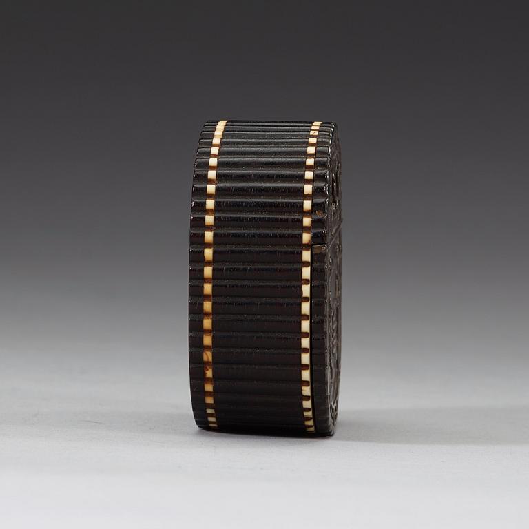 SNUSDOSA, hardwood. Qing dynasti, 1800-tal.