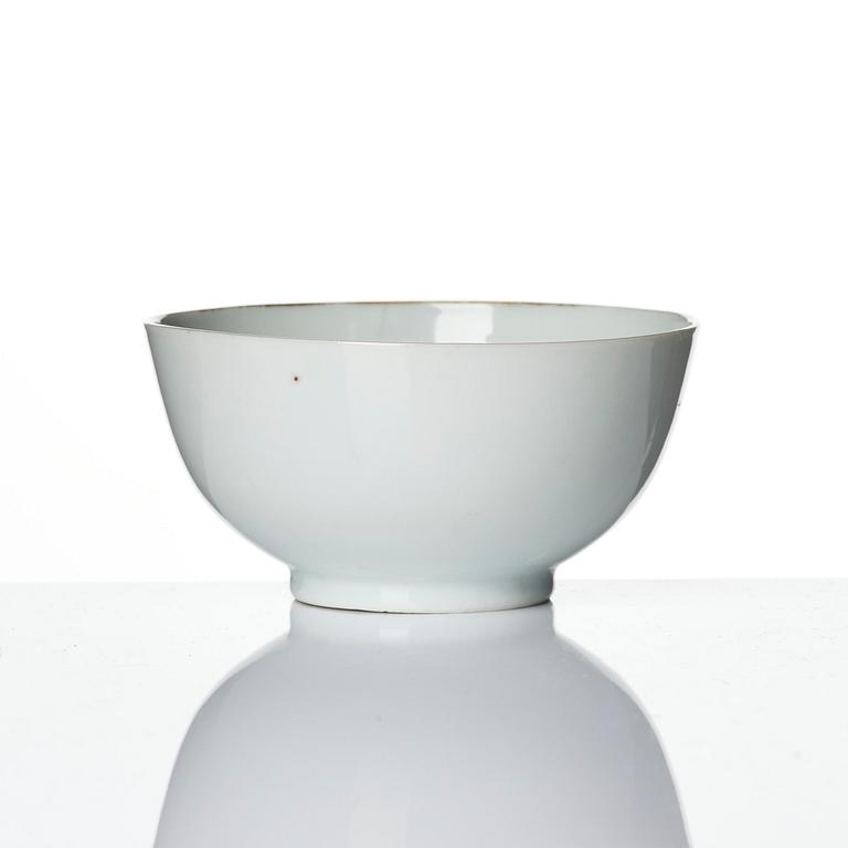 An armorial cup and stand, Qing dynasty, Qianlong (1736-95).