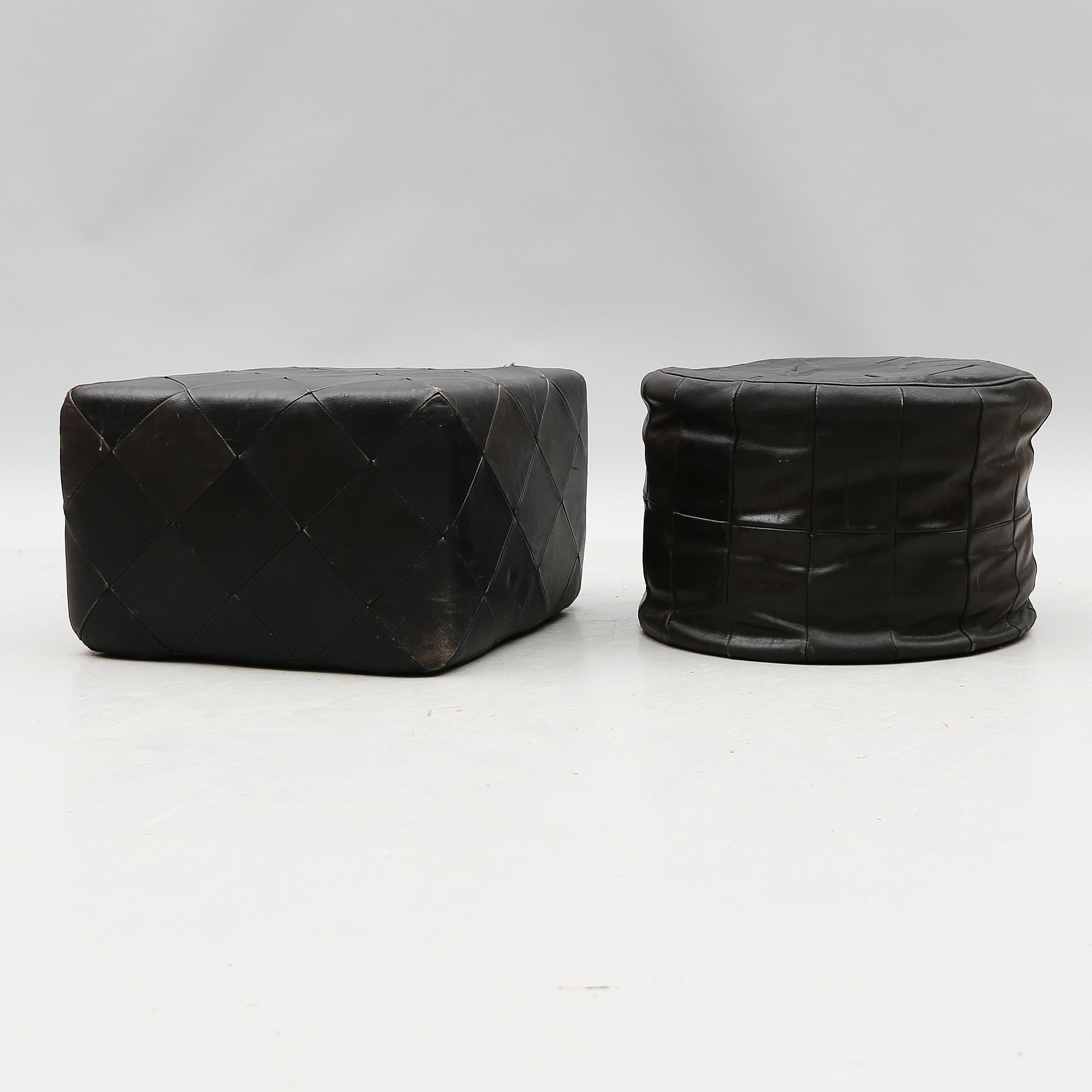 SITTPUFFAR, 2 st, 1900-talets andra hälft.